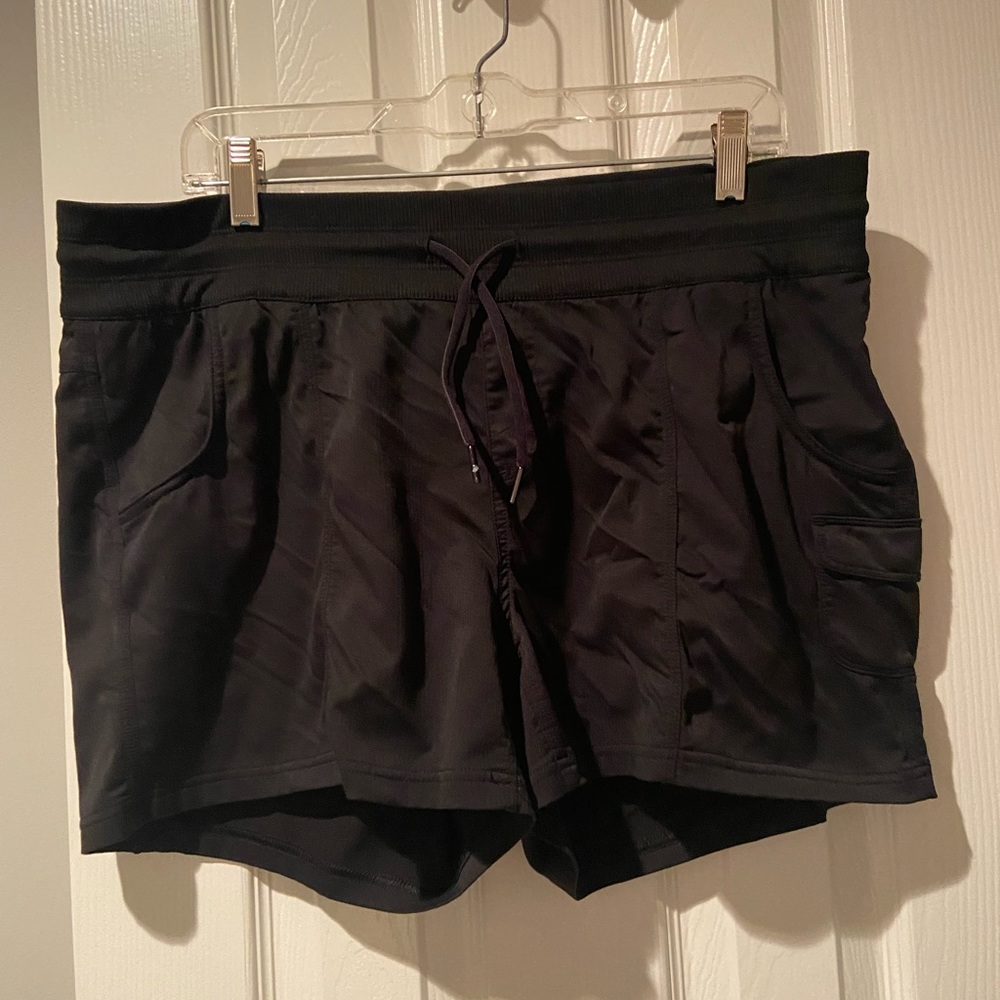 North Face Women’s shorts XL Black
